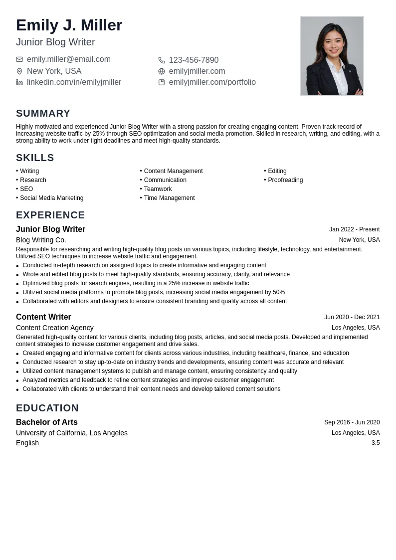 Junior Blog Writer resume example